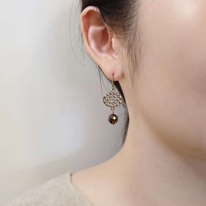 ::復古唐頓:: Lady Sybil 系列-3 茶晶窗櫺花黃銅耳環