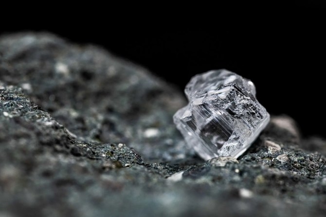 20230122_rough-diamond